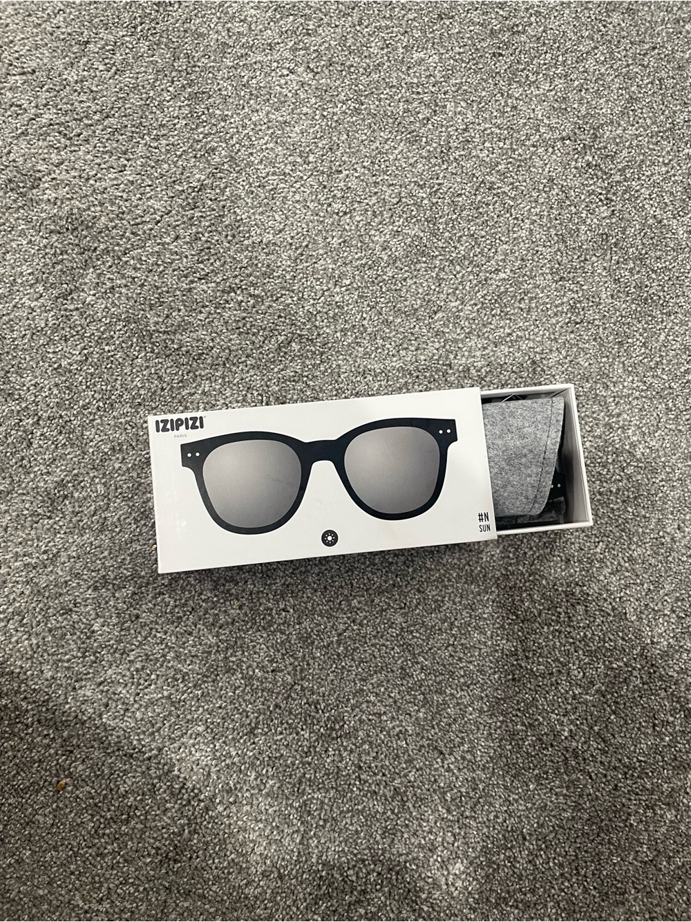 IZIPIZI unisex Sunglasses in Black with Gray Case